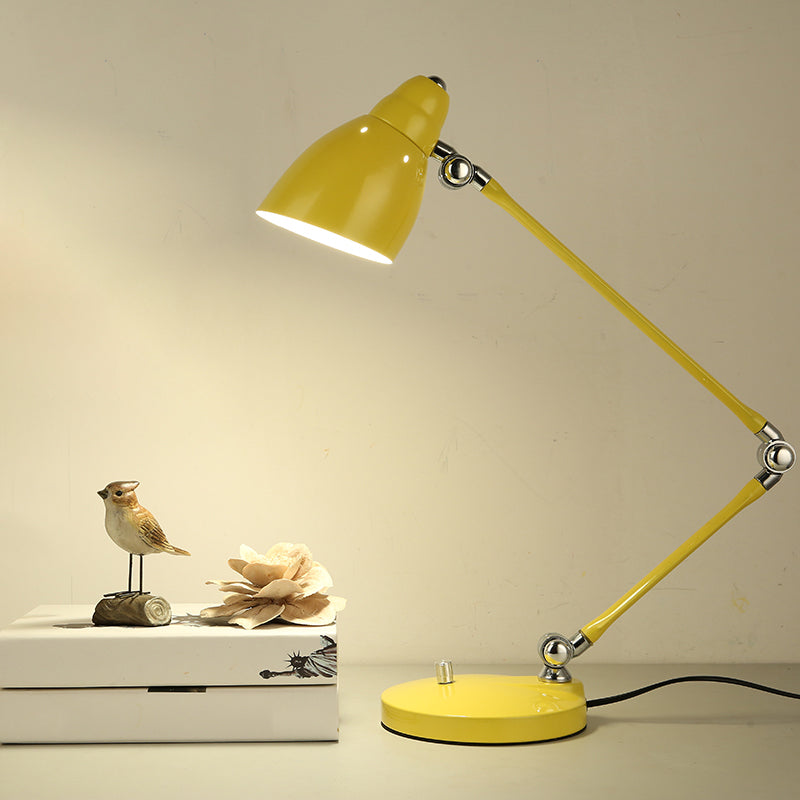 Gul skrivbordslampa med flexibel arm