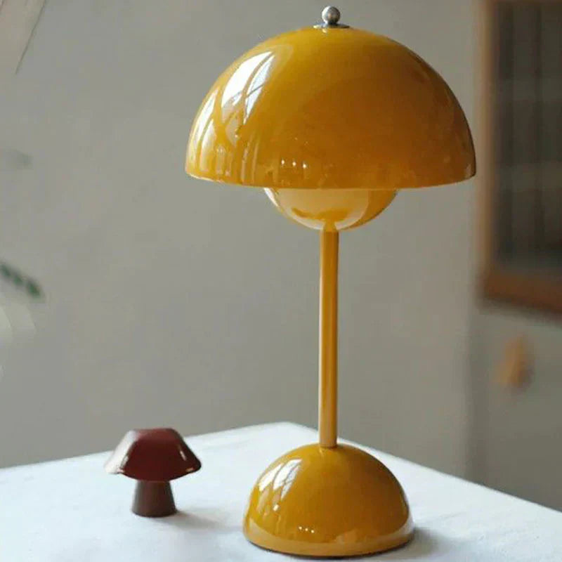 Gul bordslampa med blank finish