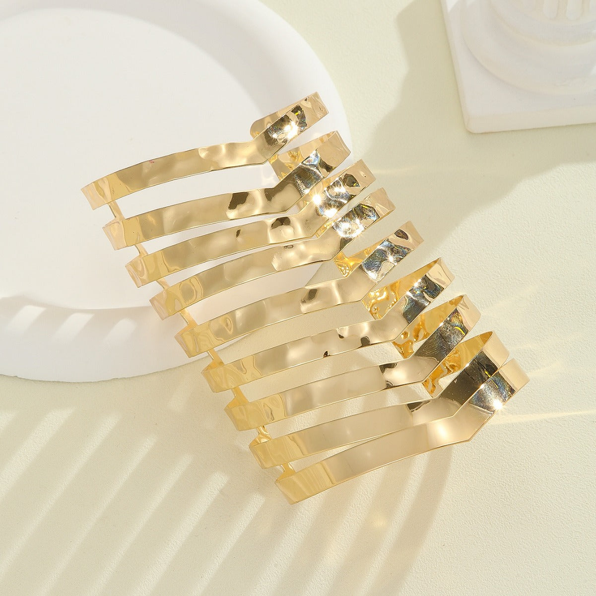 Women's hair accessories with shiny, curved elements Hapa Style