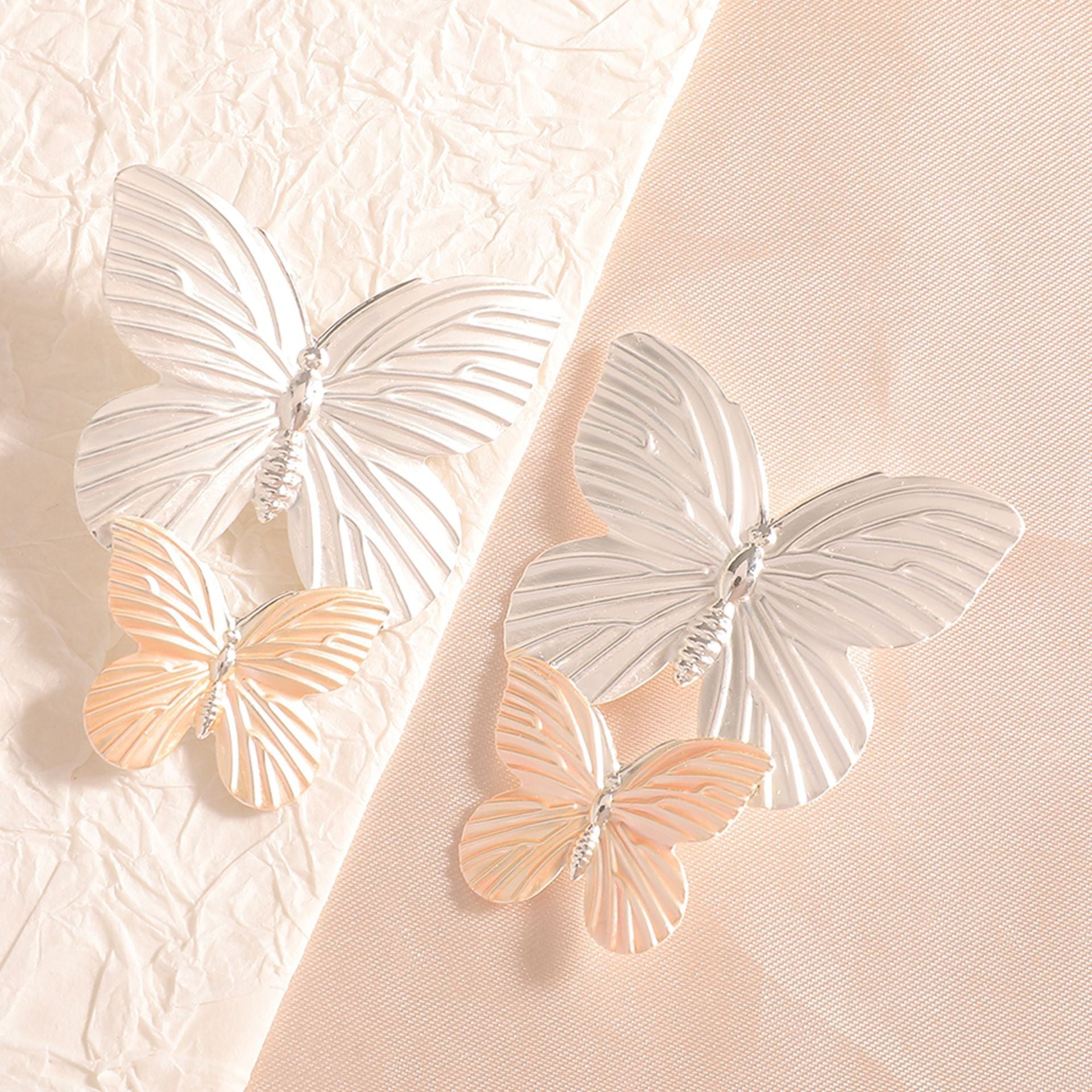 Ladies' brooches in elegant butterfly design Hapa Style
