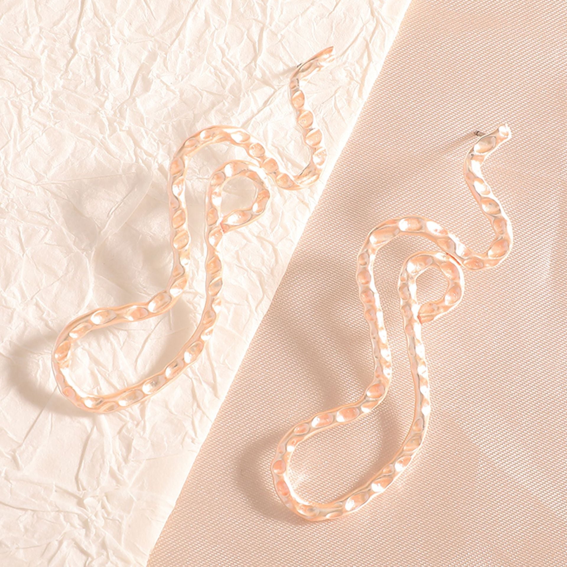 Ladies earrings in elegant wave pattern Hapa Style