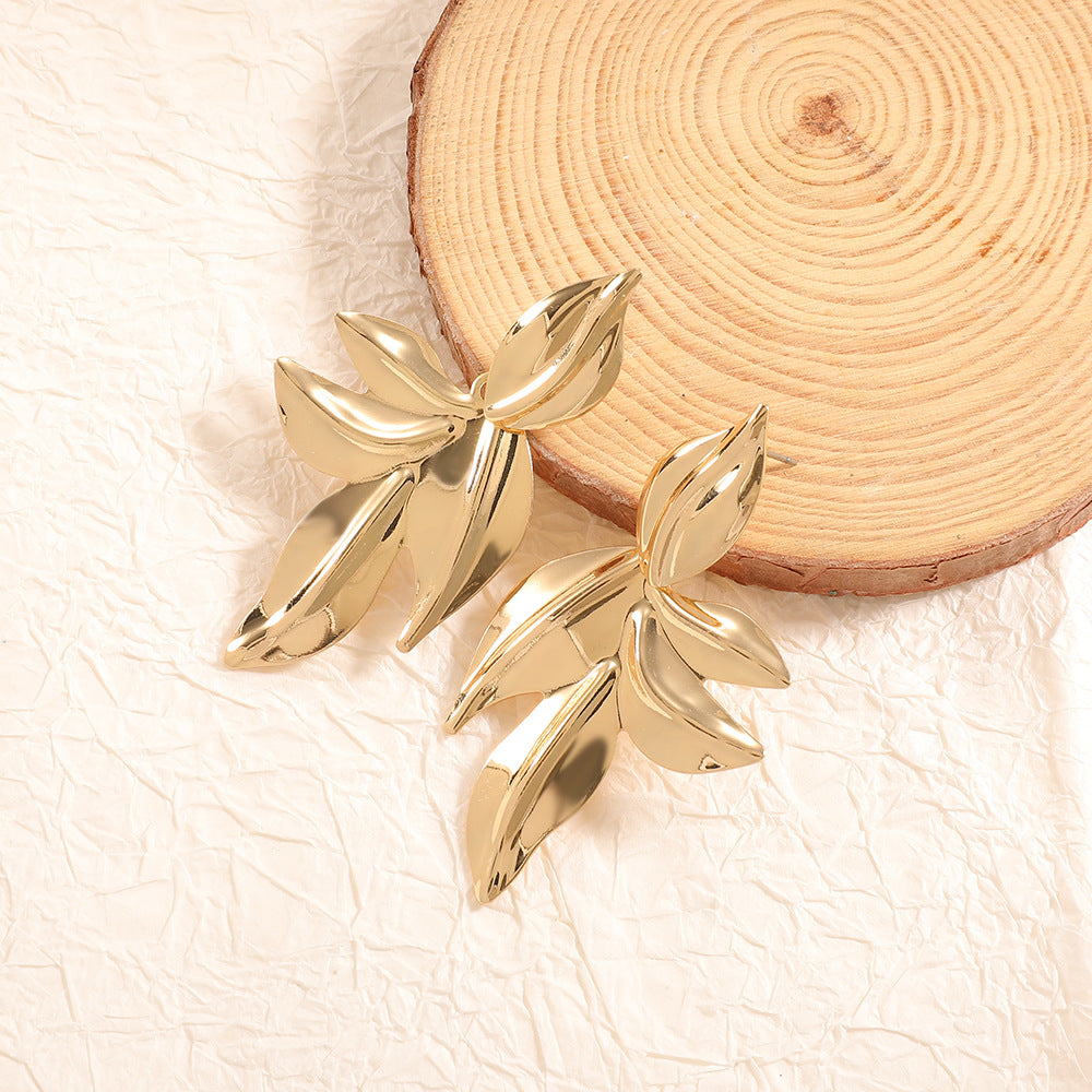 Women’s earrings with elegant leaf design Hapa Style
