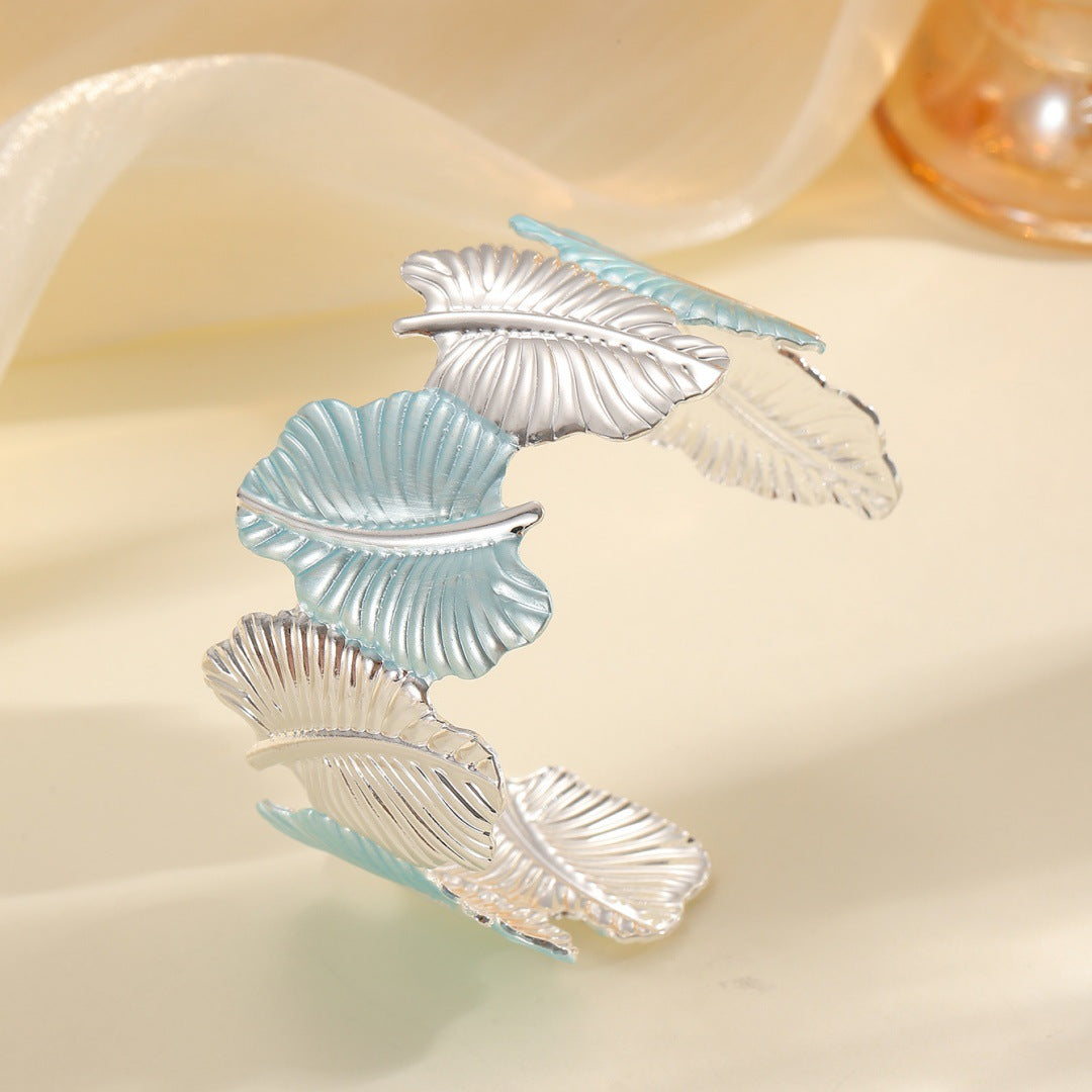 Women’s bracelet with elaborate leaf design Hapa Style