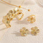 Women's wrist jewelry with floral design and high-quality surface finishing Hapa Style