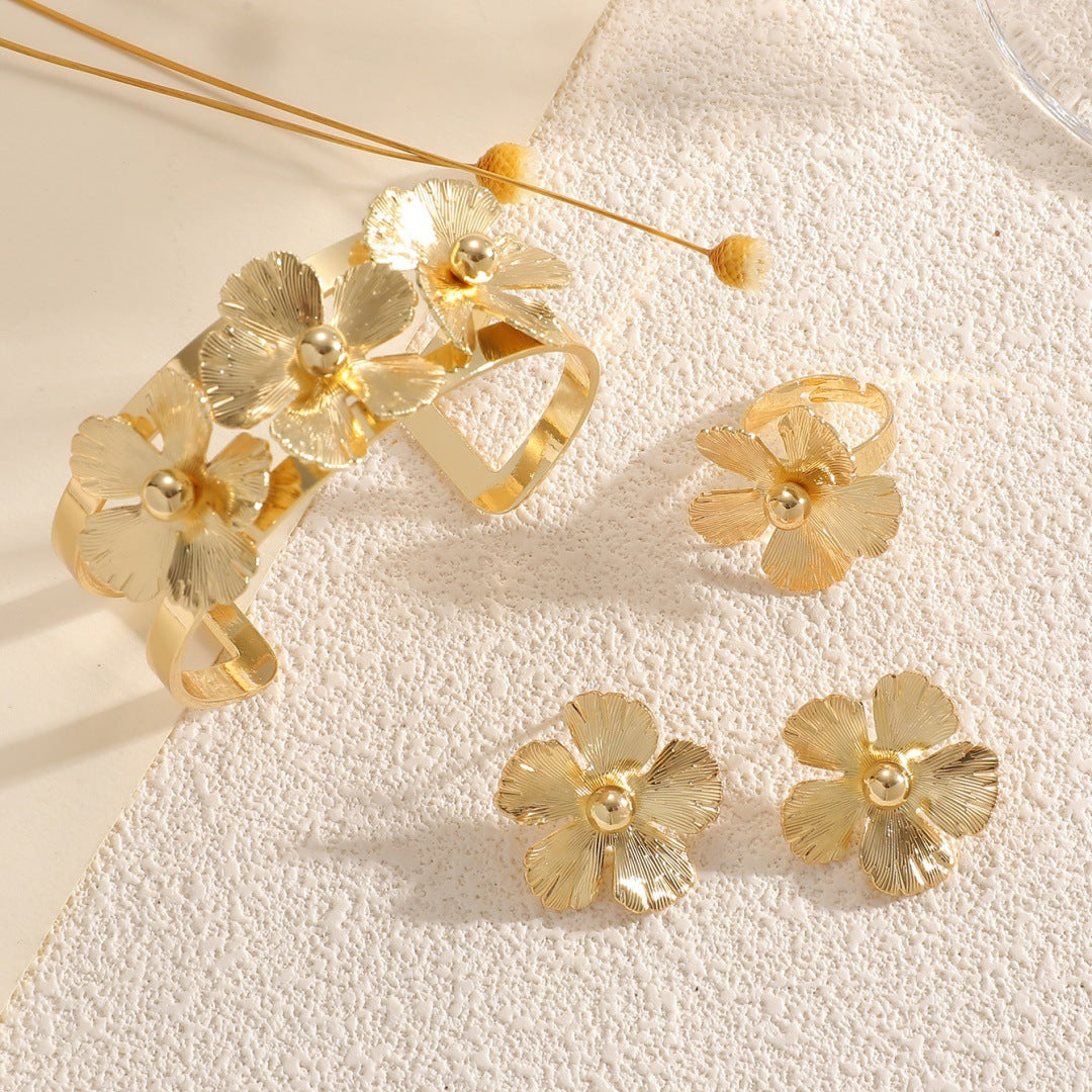 Women's wrist jewelry with floral design and high-quality surface finishing Hapa Style