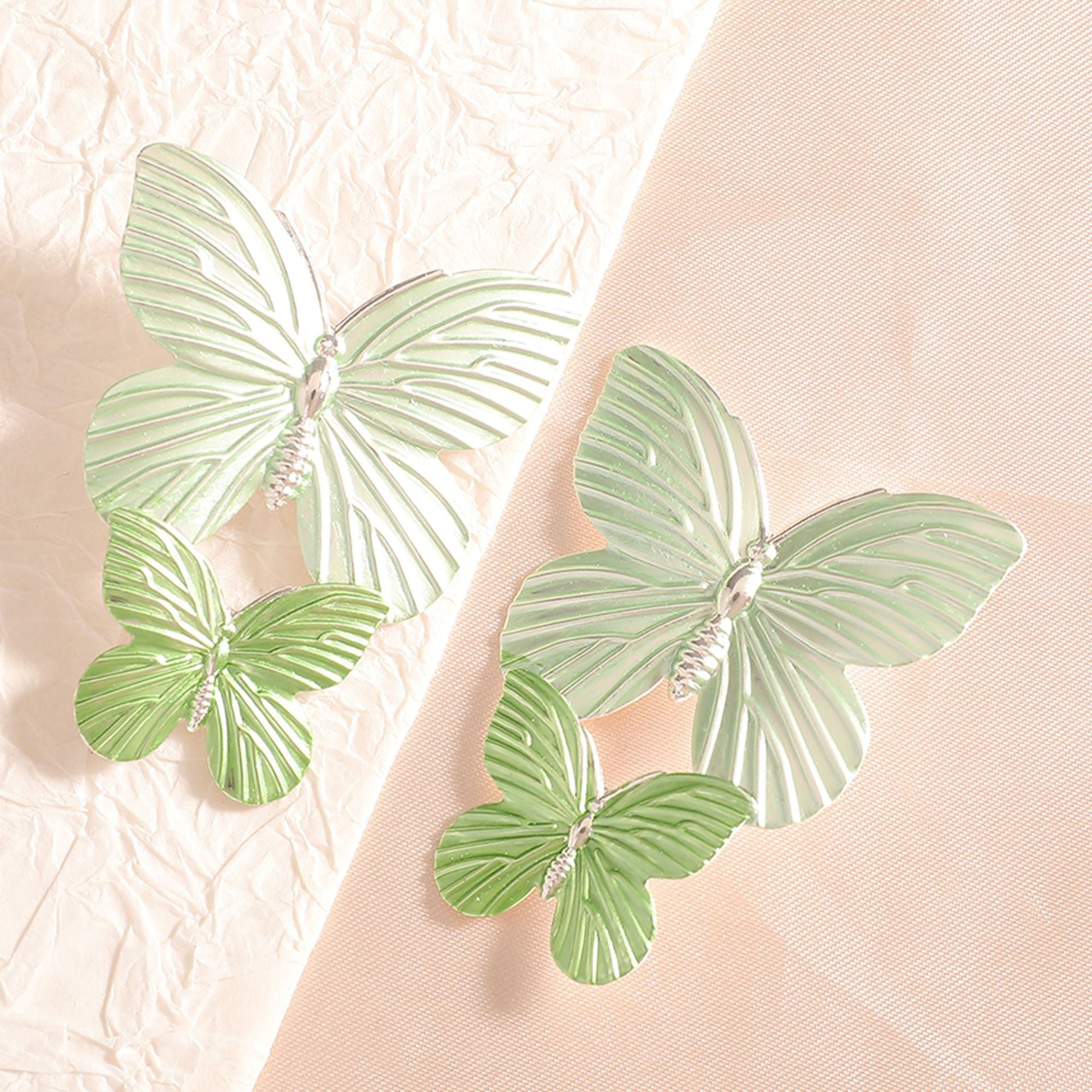 Ladies' brooches in elegant butterfly design Hapa Style