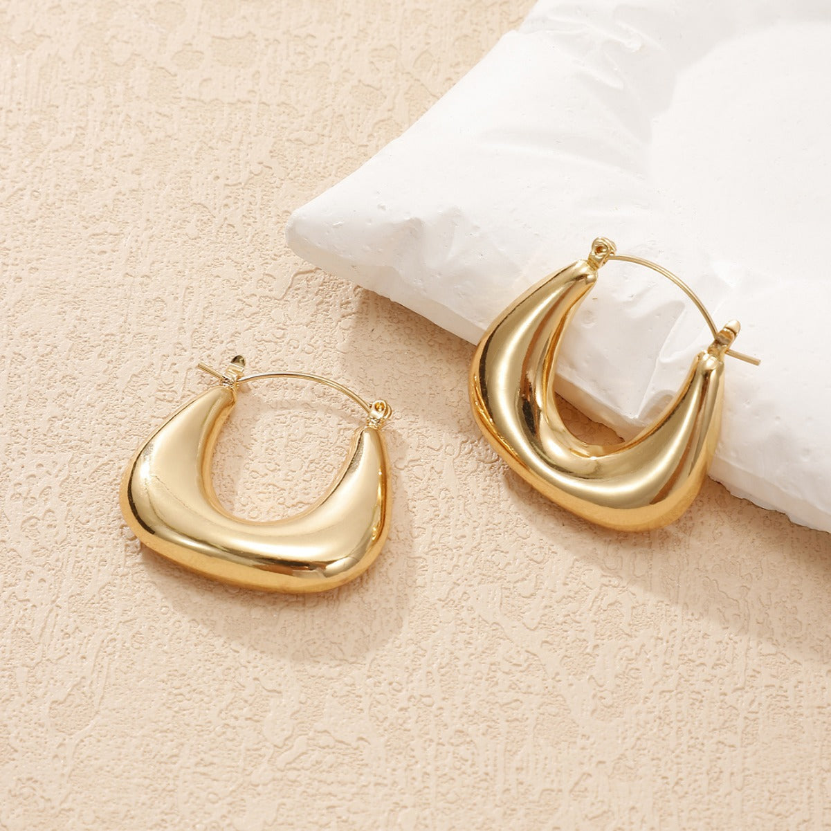 Ladies earrings in a modern, curved design Hapa Style