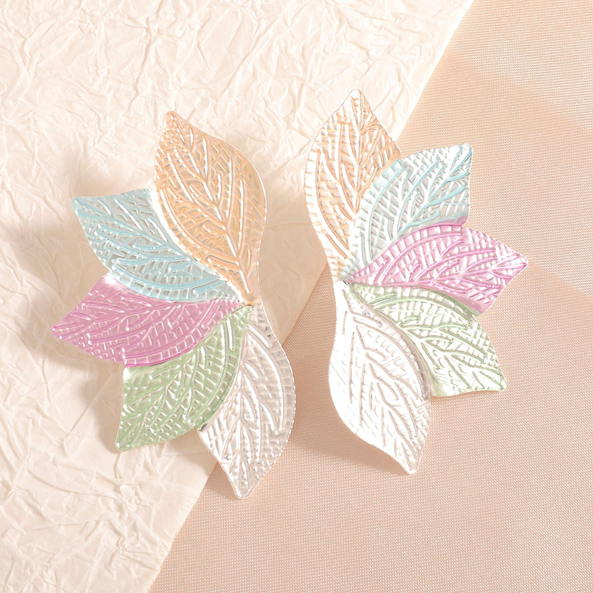 Women’s hair accessory with elaborate leaf design Hapa Style