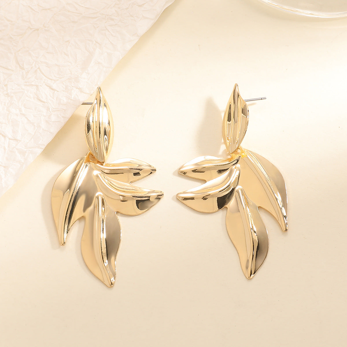 Women’s earrings with elegant leaf design Hapa Style