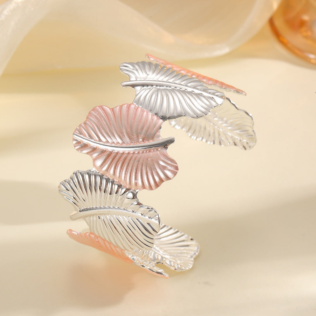 Women’s bracelet with elaborate leaf design Hapa Style