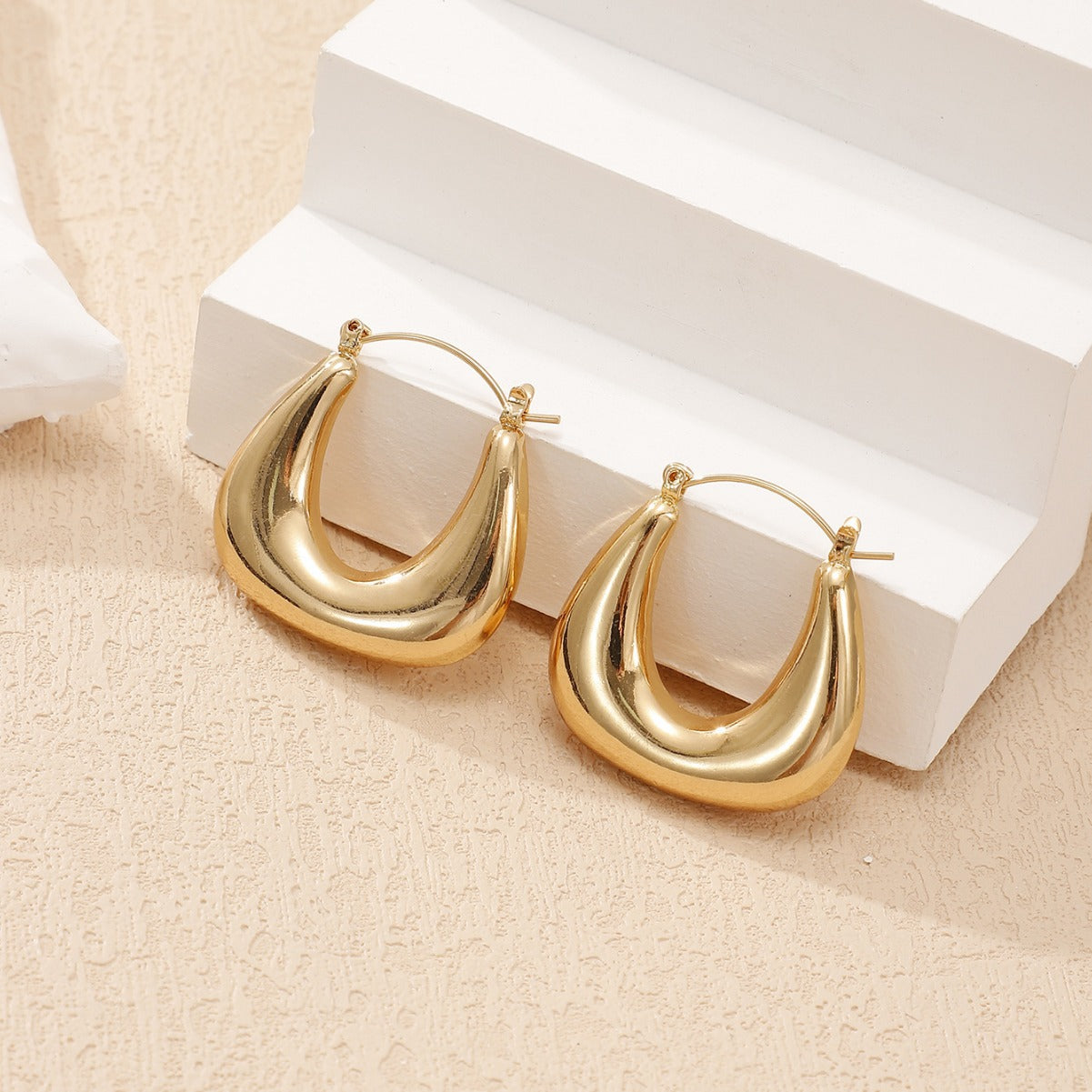 Ladies earrings in a modern, curved design Hapa Style
