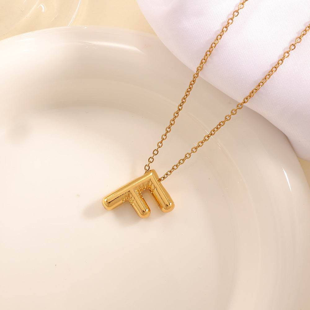 Women's necklace with curved letter pendant Hapa Style