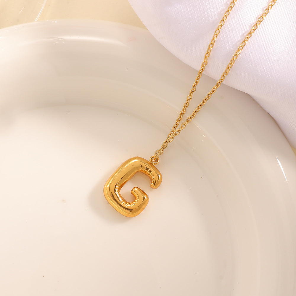 Women's necklace with curved letter pendant Hapa Style