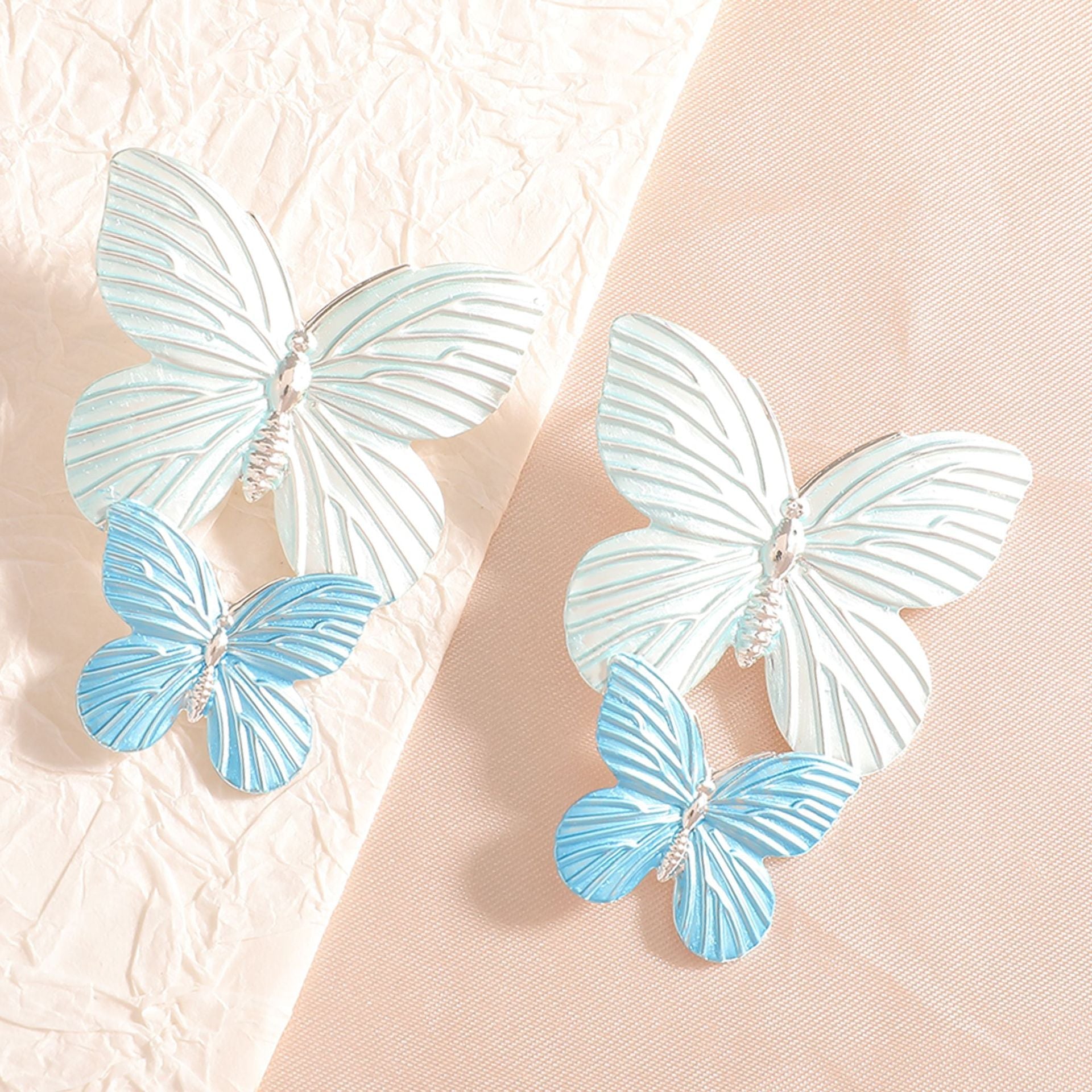 Ladies' brooches in elegant butterfly design Hapa Style