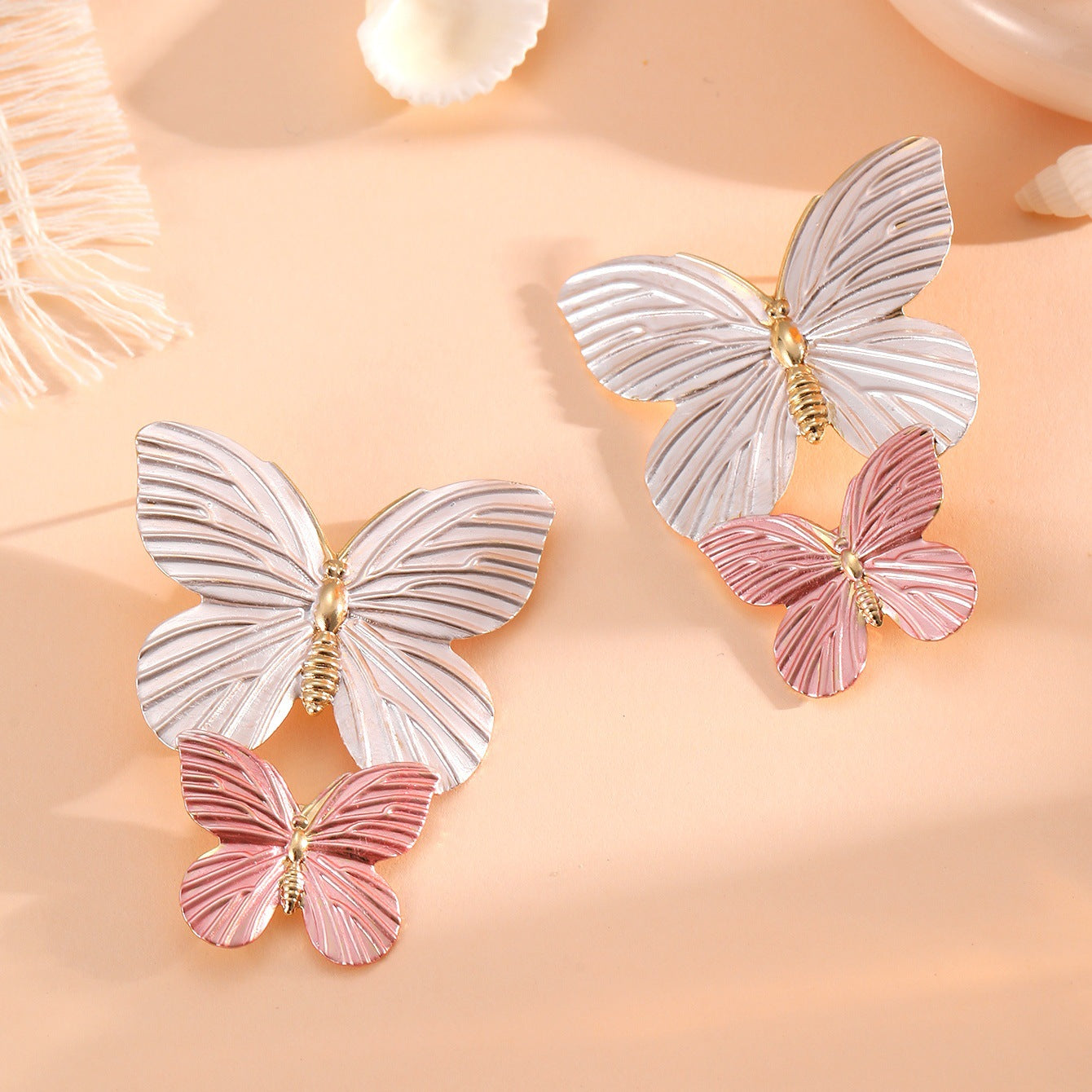 Ladies' brooches in elegant butterfly design Hapa Style