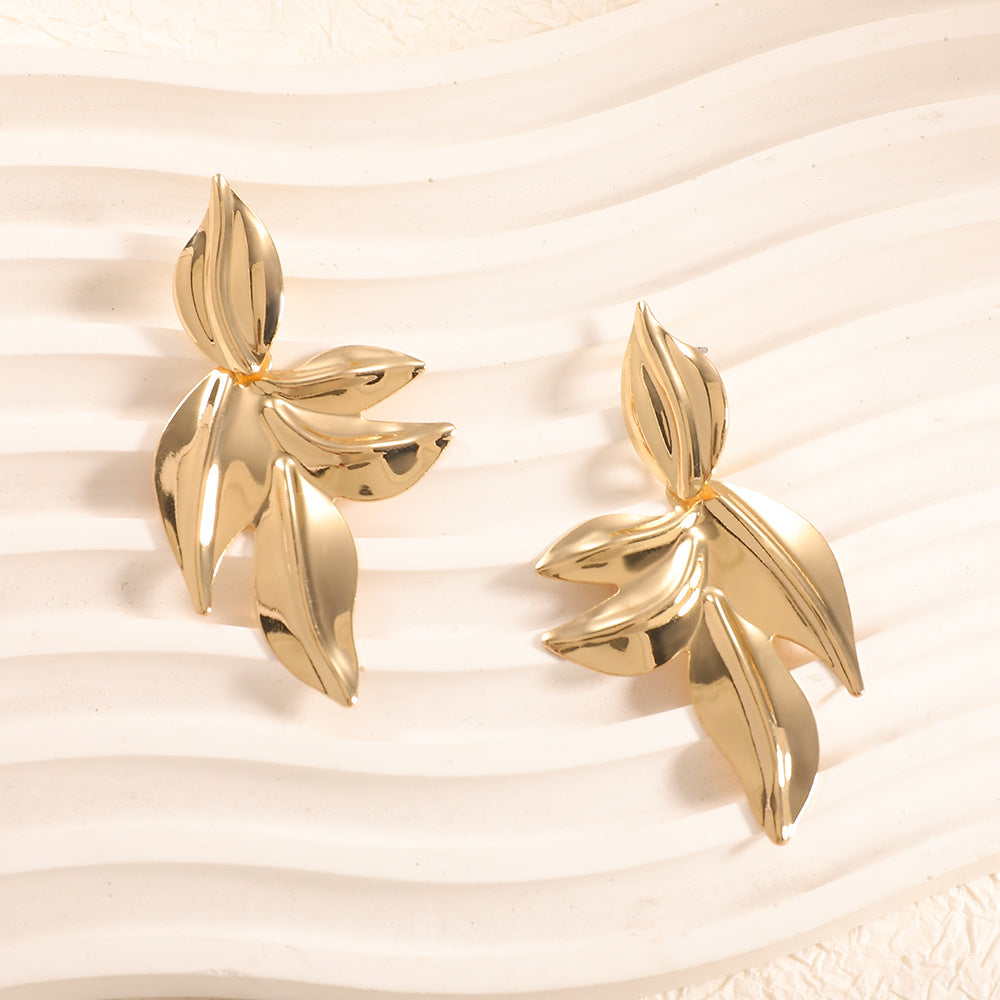Women’s earrings with elegant leaf design Hapa Style