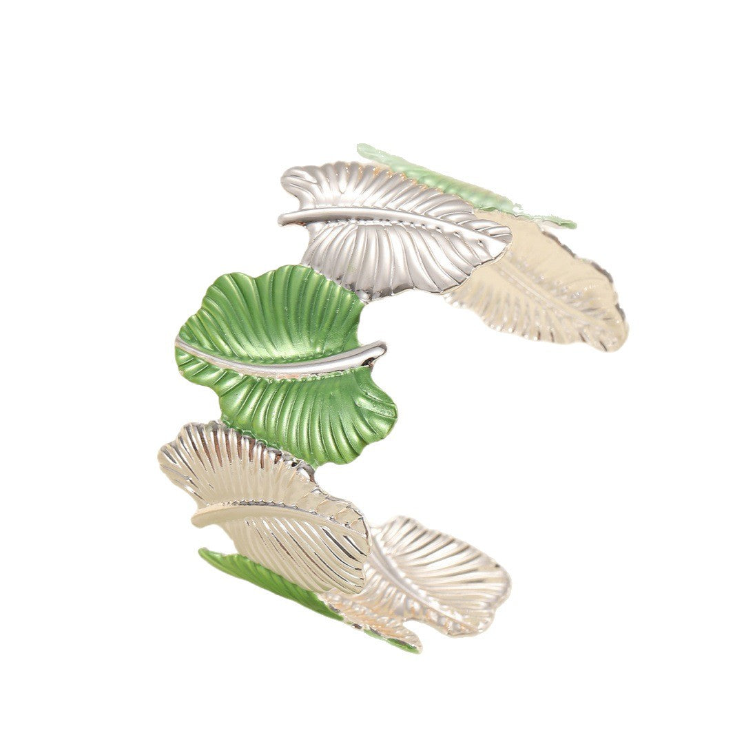 Women’s bracelet with elaborate leaf design Hapa Style
