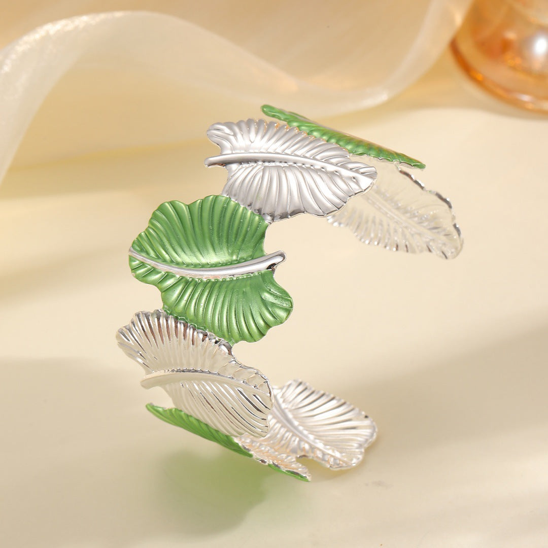 Women’s bracelet with elaborate leaf design Hapa Style