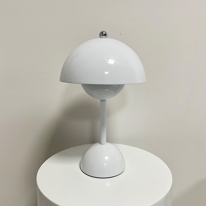 Vit bordslampa med rund design