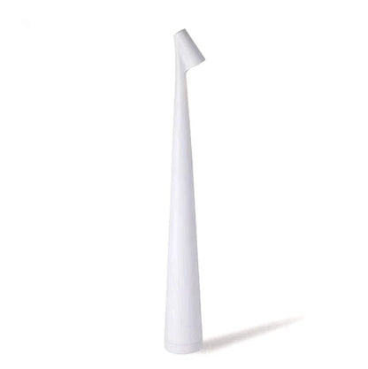 Vit smal bordslampa i modern form