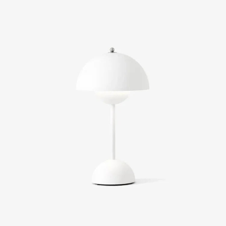 Vit bordslampa med rund lampskärm